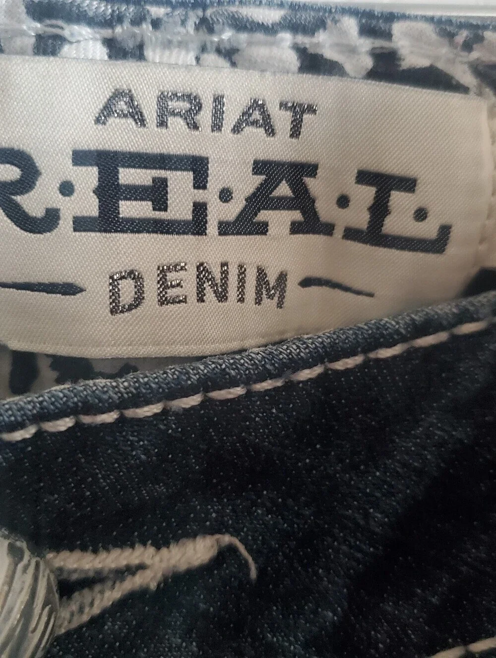 ARIAT LOW RISE BOOTCUT. 32 R. DENIM JEANS. WESTERN